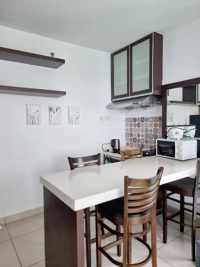 Seaview Condo 2Bedroom +2Br With City View George Town